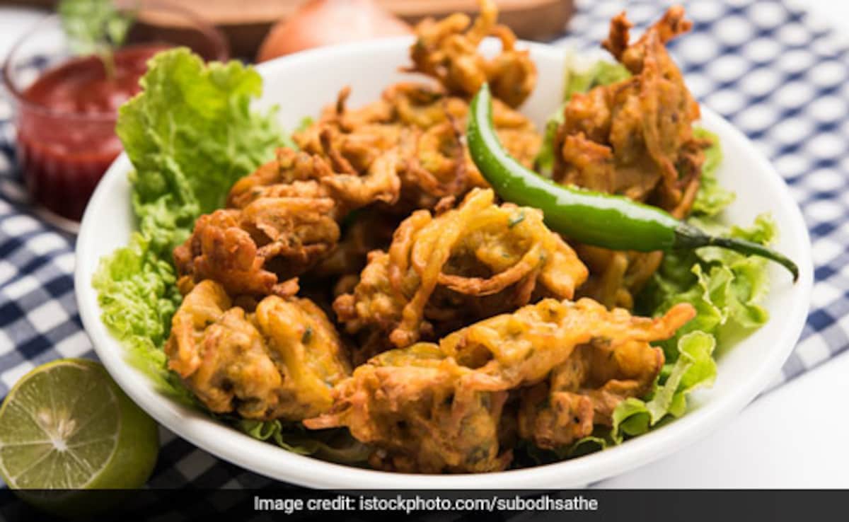 बारिश में चाय-पकौड़ी खाने का मन क्यों करता है? जानिए इसकी वजह और हेल्दी पकौड़ा रेसिपी