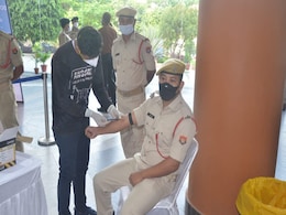 प्लाज्मा डोनेट करने के लिए आगे आए कोरोना से ठीक होने वाले असम के 67 पुलिसकर्मी प्लाज्मा डोनेट करने के लिए आगे आए कोरोना से ठीक होने वाले असम के 67 पुलिसकर्मी