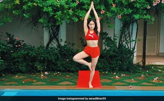 सारा अली खान इस अंदाज में योगा करती आईं नजर, खूब वायरल हो रही Photo