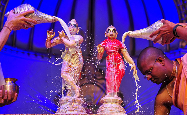 Happy Krishna Janmashtami: Twitter Abuzz With Greetings And Pics