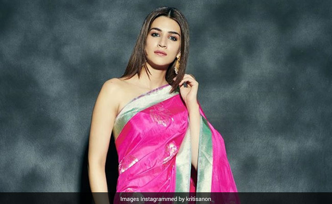 Why Settle For Ordinary? Be A Showstopper In These Chic Traditional Sarees