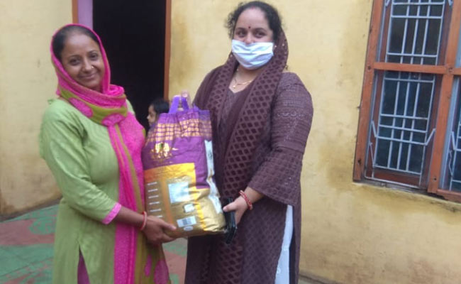 कोरोना से लड़ाई में जम्मू-कश्मीर में गांव के सरपंच निभा रहे हैं महत्वपूर्ण भूमिका