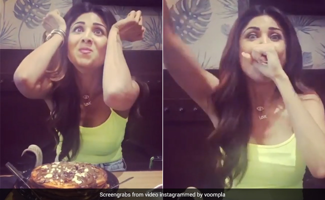Shilpa Shetty मजे से खा रही थीं पैनकेक, तभी जल गया एक्ट्रेस का मुंह और फिर हुआ कुछ ऐसा- देखें Video