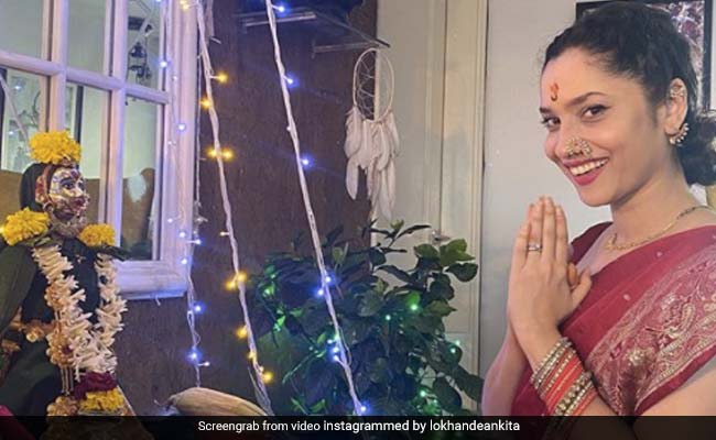Ankita Lokhande ने की महालक्ष्मी पूजा, रेड साड़ी में यूं पारंपरिक अंदाज में दिखीं एक्ट्रेस- देखें Videos