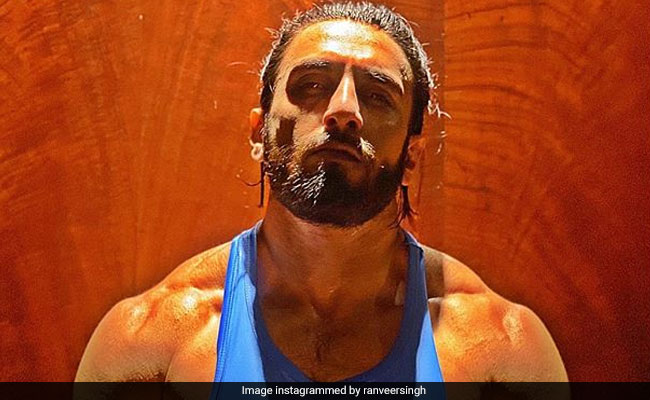 Whoa. Here's What Ranveer Singh Looks Like These Days. Because, "<I>Kaam Dhanda Nahi Hai</i>"