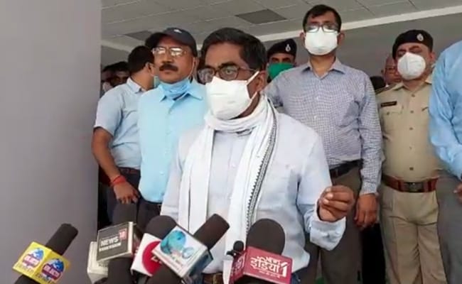 मधेपुरा के मेडिकल कॉलेज की अव्यवस्था से नाराज प्रधान सचिव, कहा- यहां हॉस्पिटल का माहौल ही नहीं मधेपुरा के मेडिकल कॉलेज की अव्यवस्था से नाराज प्रधान सचिव, कहा- यहां हॉस्पिटल का माहौल ही नहीं