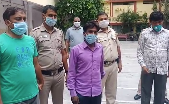 ज्वेलर ने खुद ही रची लूट की साजिश, बुर्का पहनकर साथी ही दुकान में घुसा लूटने; सीसीटीवी ने खोला राज