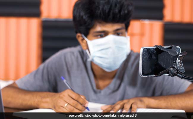 What We At IITs Are Discovering About Online Classes