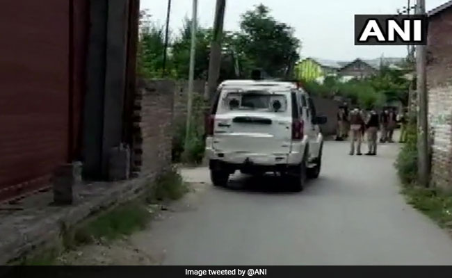 श्रीनगर से सटे नौगाम में आतंकियों ने पुलिस टीम पर बरसाईं गोलियां, दो पुलिसकर्मियों की मौत