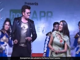 Sapna Choudhary ने रवि किशन के साथ मिलकर स्टेज पर मचा दिया तहलका, Video में दिखा जबरदस्त अंदाज Sapna Choudhary ने रवि किशन के साथ मिलकर स्टेज पर मचा दिया तहलका, Video में दिखा जबरदस्त अंदाज