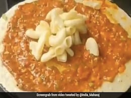 शख्स ने पास्ता डालकर बनाया Dosa, देखकर गुस्सा गए लोग, बोले- 'भूख ही मर गई...' - देखें Video शख्स ने पास्ता डालकर बनाया Dosa, देखकर गुस्सा गए लोग, बोले- 'भूख ही मर गई...' - देखें Video