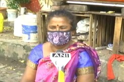 In Rain, Mumbai Woman Stood For 7 Hours Near Manhole To Save People In Rain, Mumbai Woman Stood For 7 Hours Near Manhole To Save People