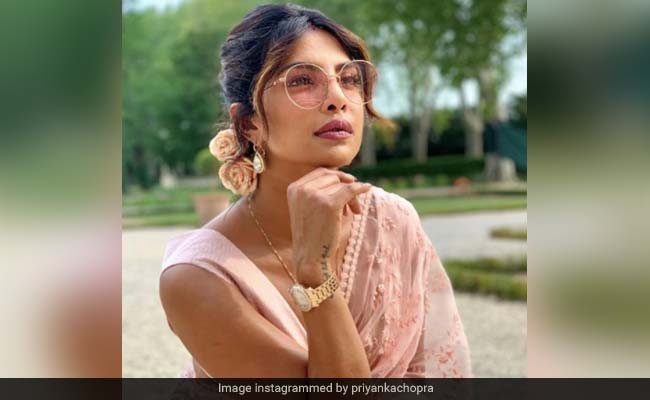 An Update On Priyanka Chopra's Memoir <i>Unfinished</i>. Mindy Kaling "Can't Wait To Read"