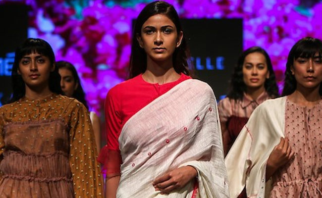Independence Day 2020: From <i>Sarees</i> To <i>Kurtas</i>, Khadi Gets A Stylish Spin