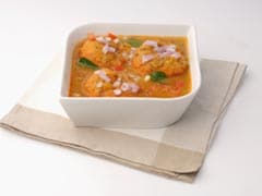 How To Make Authentic Chennai-Style Vada Curry (Step-By-Step Recipe) How To Make Authentic Chennai-Style Vada Curry (Step-By-Step Recipe)