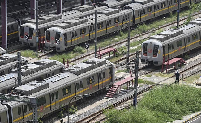 दिल्ली मेट्रो के 18 स्टेशन आज भी बंद, घर से निकलने के पहले पढ़ लें DMRC एडवाइजरी