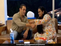 Salman Khan ने शेयर किया राखी सेलिब्रेशन का Video, खान परिवार ने यूं साथ मिलकर मनाया रक्षाबंधन Salman Khan ने शेयर किया राखी सेलिब्रेशन का Video, खान परिवार ने यूं साथ मिलकर मनाया रक्षाबंधन
