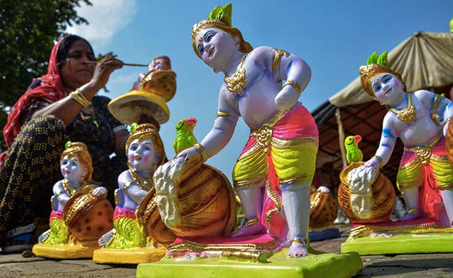 Happy Krishna Janmashtami 2021 : श्री कृष्ण जन्माष्टमी तिथि, शुभ मुहूर्त जानने के बाद करें पूजा, खुश हो जाएंगे प्रभु