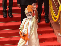 'মাত্র ১ টাকায় মিলবে স্যানিটারি প্যাড': প্রধানমন্ত্রীর ঘোষণায় টুইটারে তারিফের বন্যা