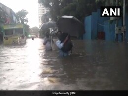 Mumbai Rain : भारी बारिश से पानी-पानी हुई मुंबई, दफ्तर किए गए बंद, दो दिनों के लिए रेड अलर्ट जारी Mumbai Rain : भारी बारिश से पानी-पानी हुई मुंबई, दफ्तर किए गए बंद, दो दिनों के लिए रेड अलर्ट जारी