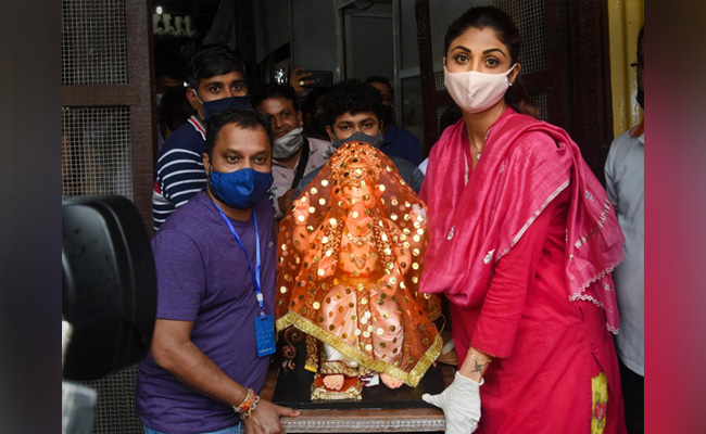 Ganesh Chaturthi 2020: Shilpa Shetty Brings <I>Bappa</i> Home. Pic Here
