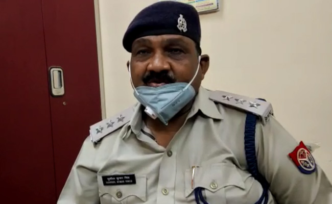 जौनपुर : रजिस्ट्री ऑफिस से वृद्ध महिला को उठा ले गए दबंग, पूरे कलेक्ट्रेट में हड़कंप