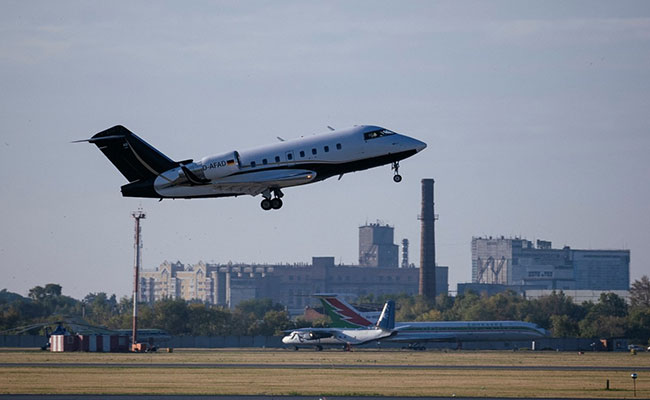 "Poisoned" Kremlin Critic Alexei Navalny Flown From Russia To Germany For Treatment