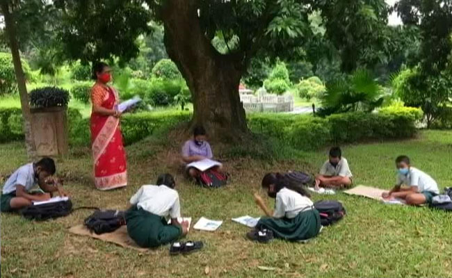 Tripura's Neighbourhood Classes Bridge Digital Divide Amid Covid