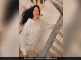 Katrina Kaif पॉपकॉर्न लेकर 'डेट' के लिए हुईं तैयार, Video में नजर आई एक्ट्रेस की एक्साइटमेंट Katrina Kaif पॉपकॉर्न लेकर 'डेट' के लिए हुईं तैयार, Video में नजर आई एक्ट्रेस की एक्साइटमेंट