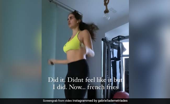 Arjun Rampal की गर्लफ्रेंड ने वर्कआउट कर बहाया पसीना, बोलीं- अब फ्रेंच फ्राइज चाहिए...देखें Video