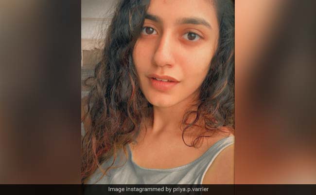 प्रिया प्रकाश वारियर ने कराया Photoshoot, अपनी स्माइल से जीत लिया फैन्स का दिल