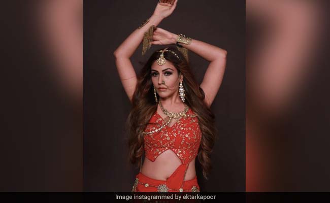 <i>Naagin 5</i>: Surbhi Chandna Slithers Into Hina Khan's Role