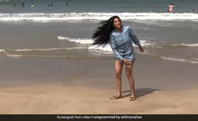 Monalisa समुद्र किनारे यूं झूमती आईं नजर, एक्ट्रेस का डांस Video देख फैंस ने भी की तारीफ