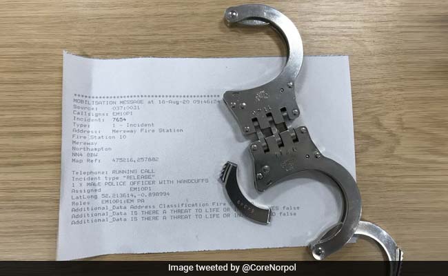 Cop Gets Stuck In Handcuffs While Showing Them To New Recruits