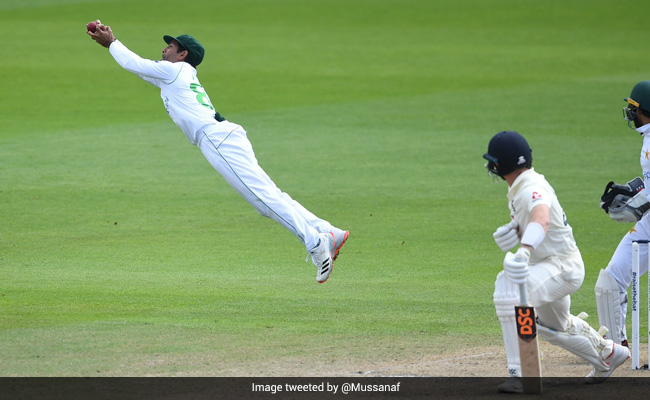 ENG Vs PAK: इंग्लैंड बल्लेबाज को आउट करने के लिए सुपरमैन बना पाक खिलाड़ी, हवा में उड़कर ऐसे लिया कैच..देखें Video