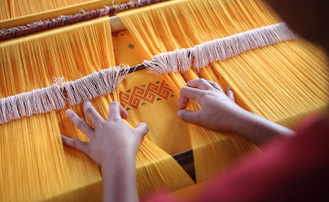 बिजली के बिल की सब्सिडी को लेकर बनारस के बुनकर चले आंदोलन की राह