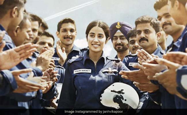 <i>Gunjan Saxena - The Kargil Girl</i> Movie Review: Spry Biopic Flies Light With Passably Steady Janhvi Kapoor