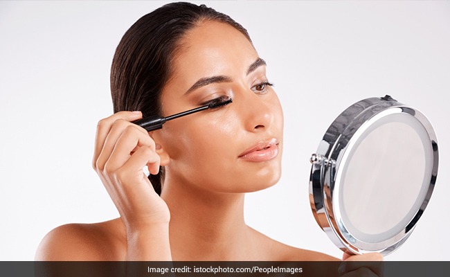 Raksha Bandhan 2020: Celebrity Makeup Tutorial For Plum Eye Makeup, Glowing Skin And Glossy Lips