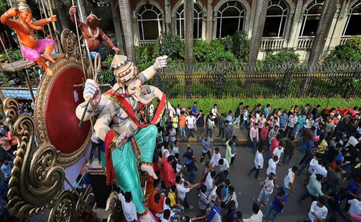 Ganesh Chaturthi 2020 date: In Mumbai, devotees take Ganesh idol to a mandap Ganesh Chaturthi 2020 date: In Mumbai, devotees take Ganesh idol to a mandap