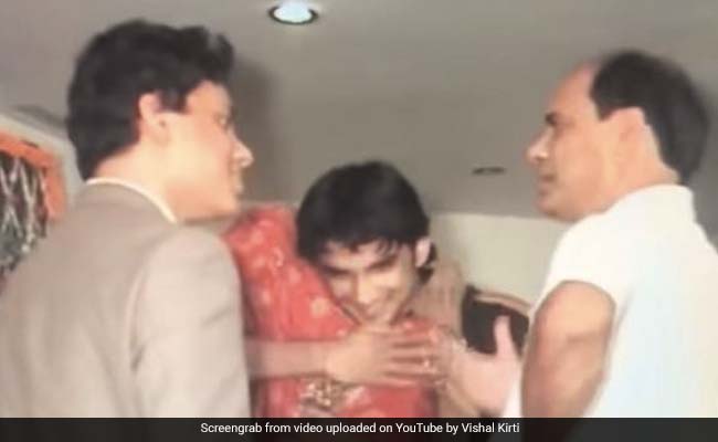 श्वेता सिंह कीर्ति की रिसेप्शन पार्टी का Video आया सामने, बहन को गले लगाकर यूं रोए थे सुशांत सिंह राजपूत