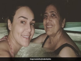 प्रीति जिंटा Mom के साथ पूल में चिल करती आईं नजर, बोलीं- मेरी मां... प्रीति जिंटा Mom के साथ पूल में चिल करती आईं नजर, बोलीं- मेरी मां...