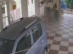 হাতুড়ি পেটা করে ছেলেকে মারলো বাবা! সিসিটিভিতে এই হাড়হিম দৃশ্য