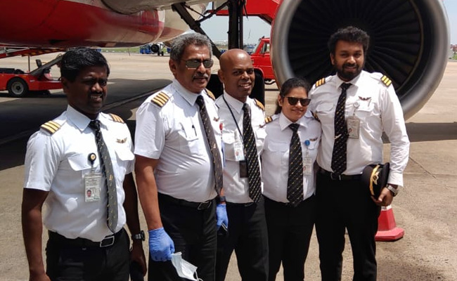 Air India Pilot Sebastian Joseph Retiring After 33 Years Gets Surprise  Water Cannon Salute In Chennai