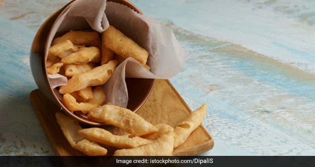 Masala Pare Gives A Spicy Spin To Traditional Namak Pare Snack. Watch Recipe Video