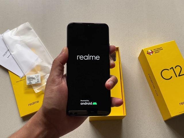 रियलमी सी12 में बड़ी बैटरी के अलावा...