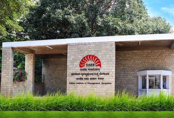 IIM Bangalore Placement: 596 छात्र और 664 जॉब ऑफर, एक्सेंचर और BCG जैसी दिग्गज कंपनियों ने लुटाए बंपर पैकेज