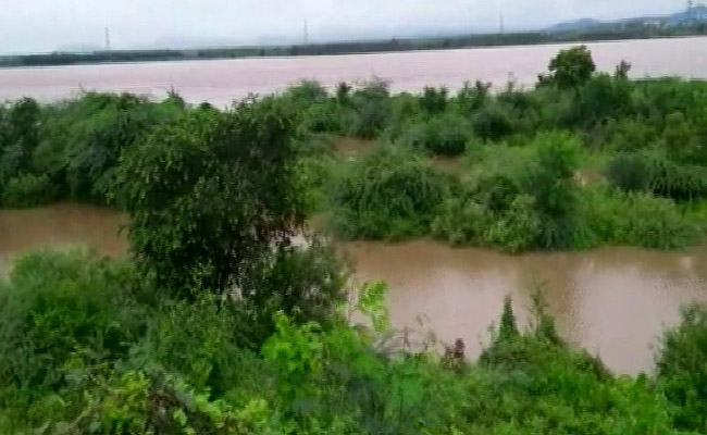 Godavari Water Level Crosses Third Warning Mark In Telangana's Bhadrachalam