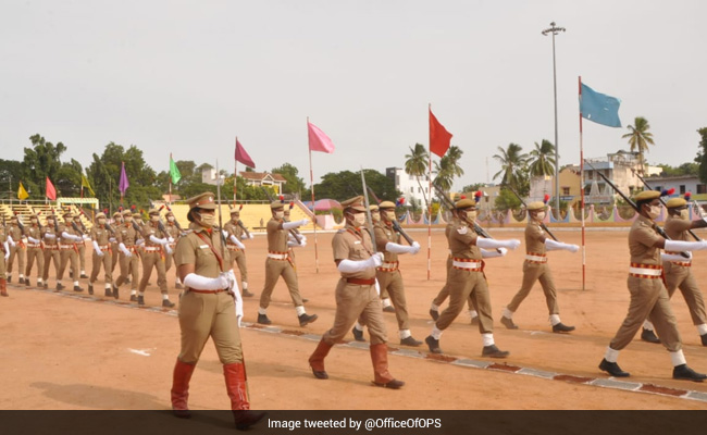 Tamil Nadu Cop Leads Independence Day Parade Day After Her Father's Death