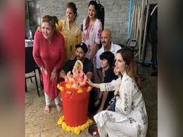 Hrithik Roshan ने परिवार के साथ मिलकर की बप्पा की विदाई, एक्स वाइफ सुजैन खान भी साथ आईं नजर- देखें Photos Hrithik Roshan ने परिवार के साथ मिलकर की बप्पा की विदाई, एक्स वाइफ सुजैन खान भी साथ आईं नजर- देखें Photos