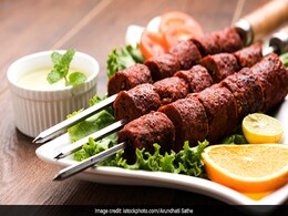 Man Orders Kebab From Restaurant, Police Officer Delivers It. Here's Why Man Orders Kebab From Restaurant, Police Officer Delivers It. Here's Why